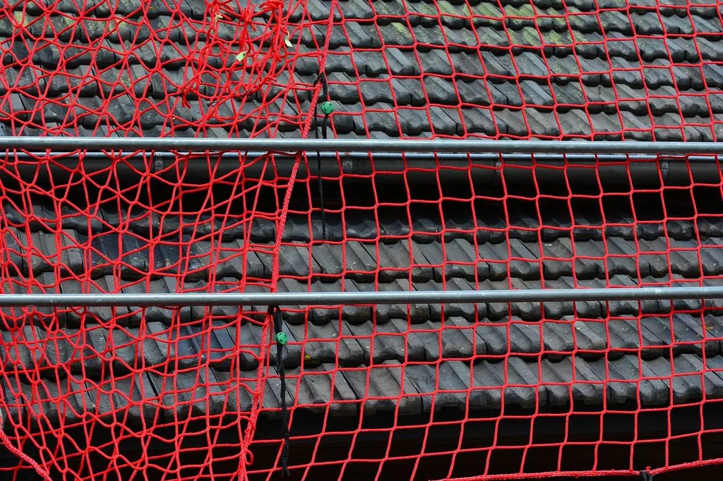 Dépannage en urgence par un couvreur pour réparation de toiture suite à sinistre à la grêle près de Nantes