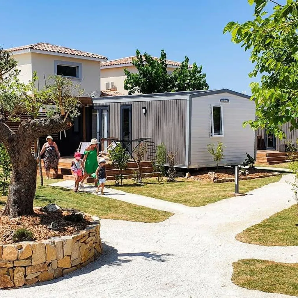 location dans station balnéaire familiale en bord de plage dans l'Hérault en camping