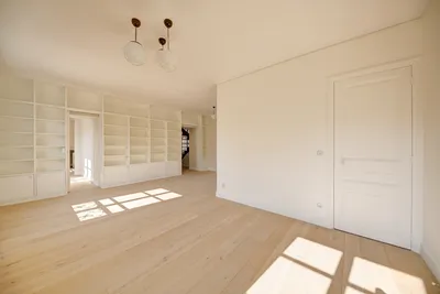 A louer appartement d'exception dans un hôtel particulier en centre-ville de Saint Germain en Laye, 4 chambres, parking, bus lycée international.