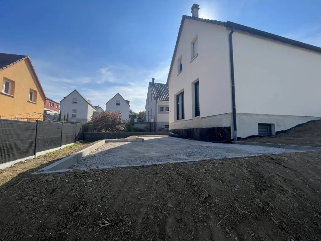  Entreprise de terrassement pour un espace extérieur à Truchtersheim p