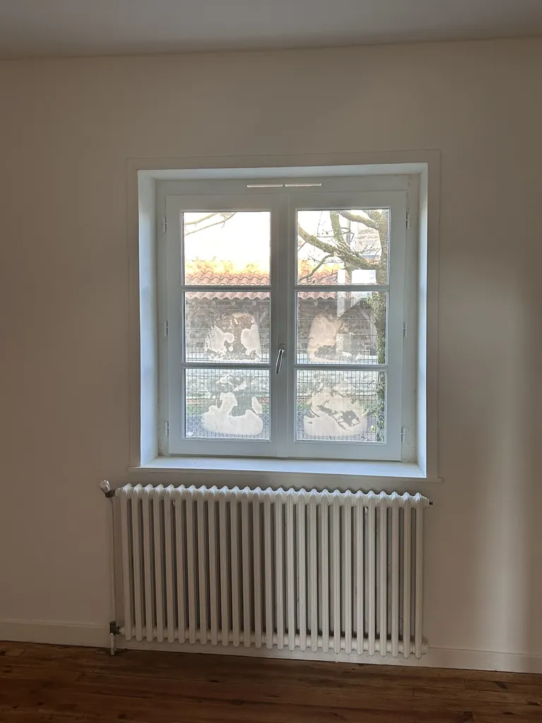 Remplacement des fenêtres pour améliorer l’isolation thermique et la performance énergétique à Saint-Lager (Rhône 69)