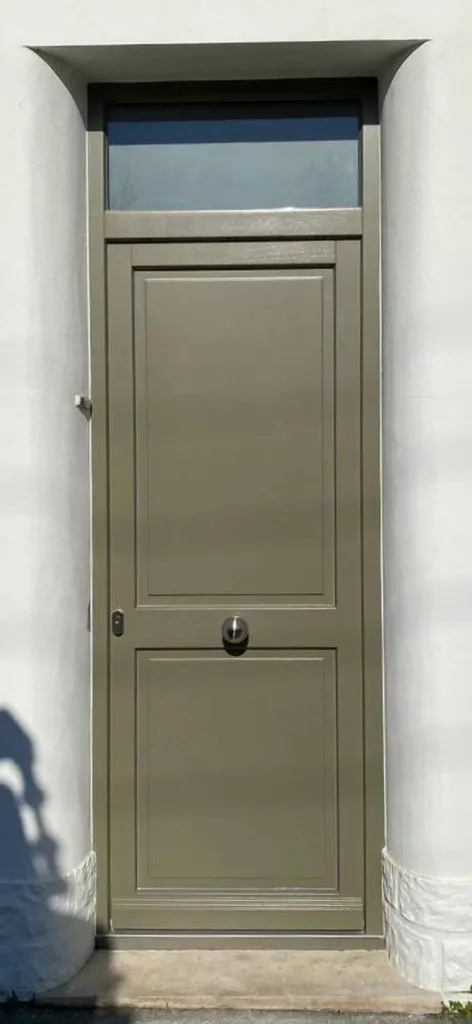 Rénovation avec une porte bois fabriquée sur Bordeaux par Aquit'M