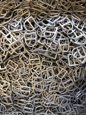 Traitement chimique de pièce en acier inoxydable étape 1 de dégraissage qui permet la suppression des corps gras sur l'inox étape 2 de décapage permettant la décontamination en surface des pièces en inox et ensuite étape 3 la passivation pour recréer la c