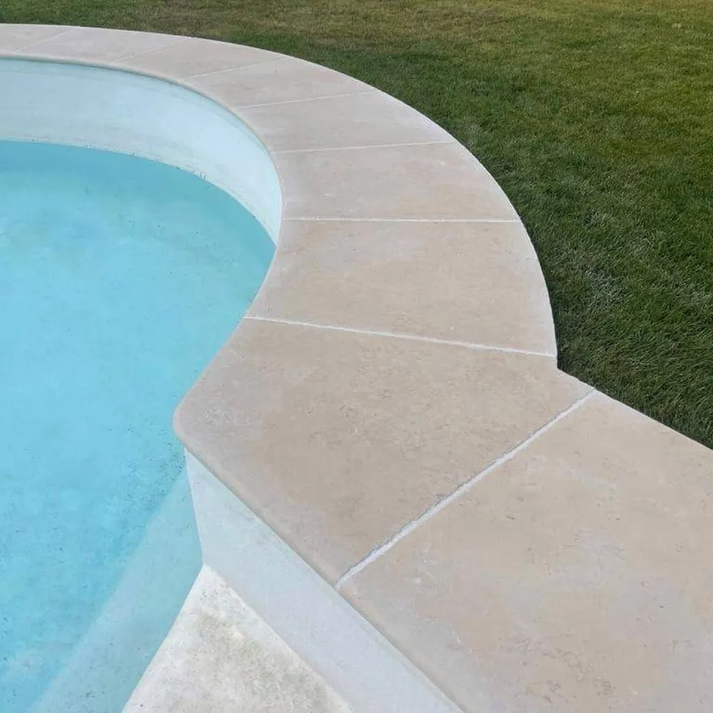 Margelle de piscine arrondie