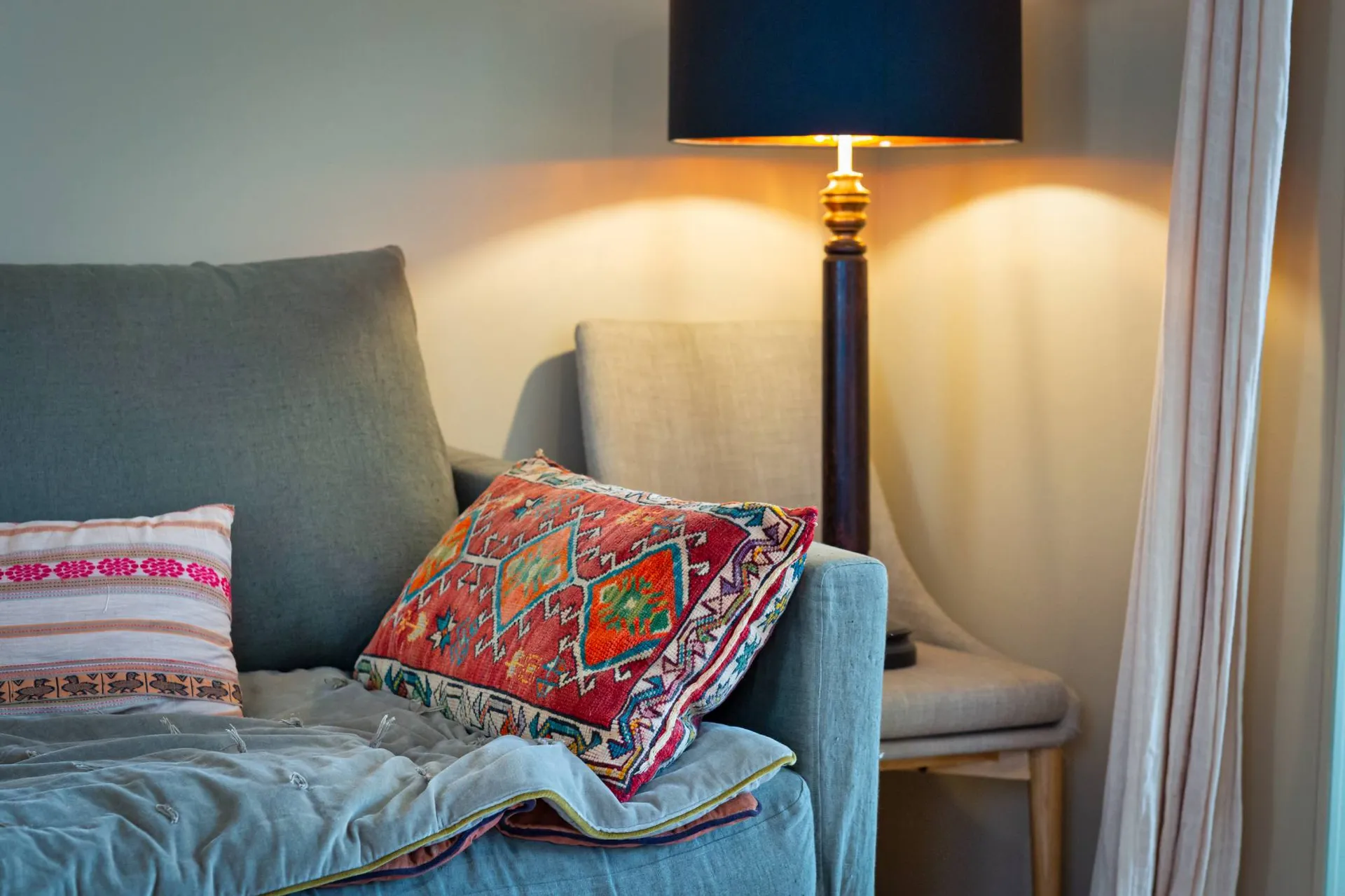 Beau Duplex atypique au 3e étage de 87.35m² Carrez sur cour rénové au cœur de Dieppe, Normandie.