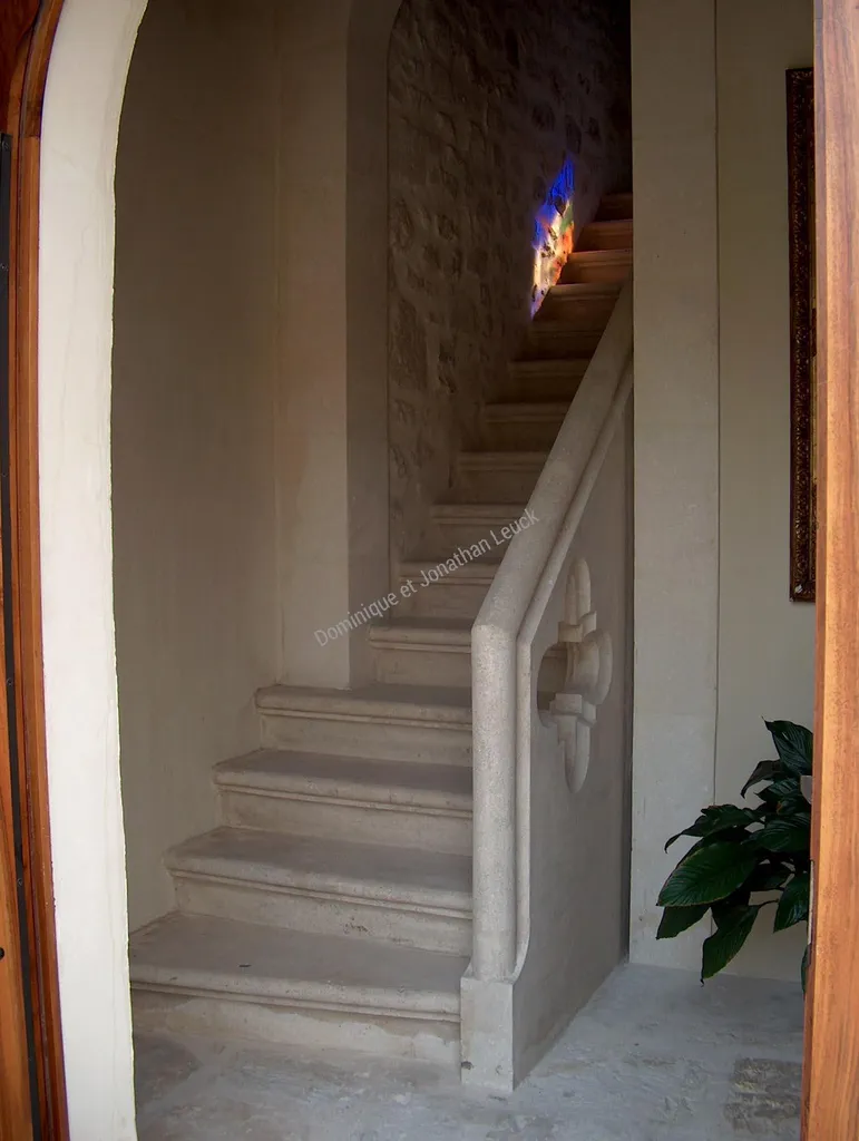 Escalier en massif, pierre d'Estaillades
