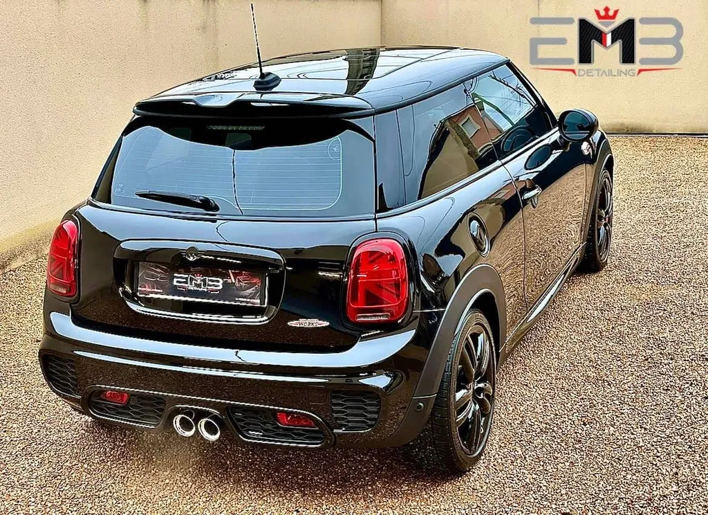 Polissage de la carrosserie à Vaulx-en-Velin