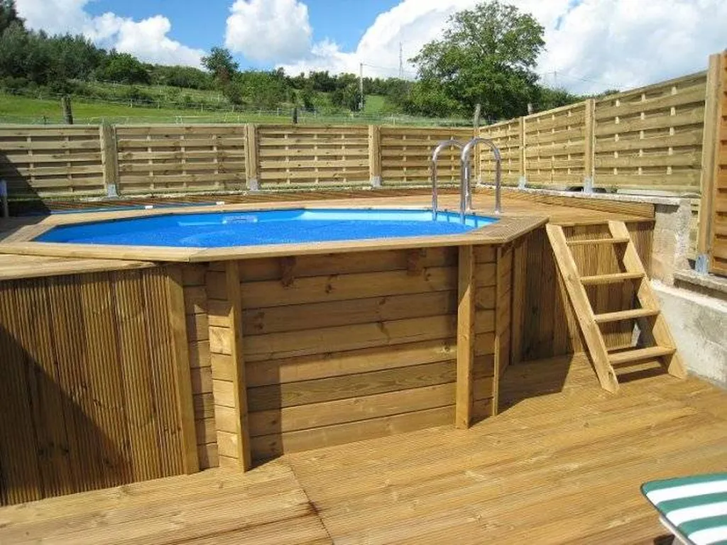 Exemple de piscine bois commercialisée par Aquarev'Piscines à Mane 04300