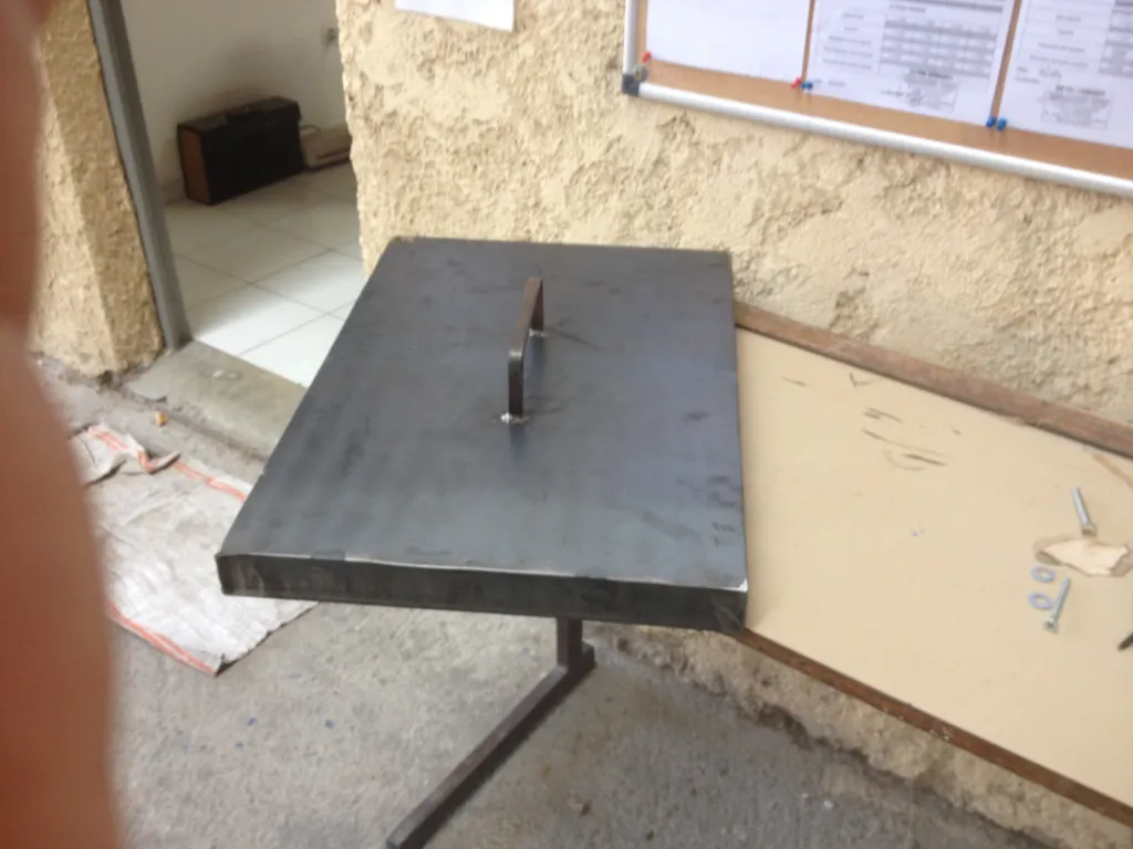 COUVERCLE AVEC POIGNEE METALLIQUE MARTIGUES