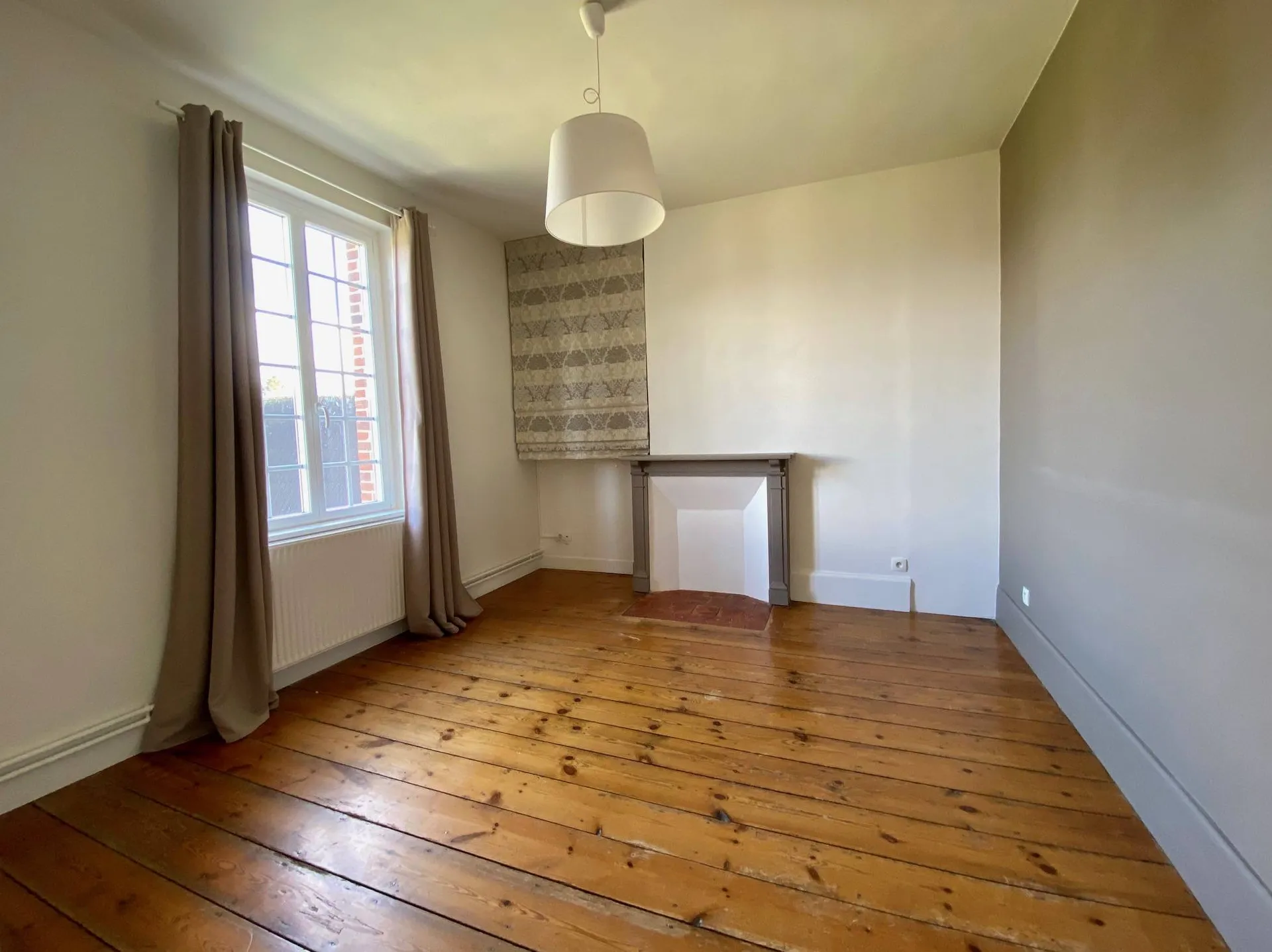 A vendre maison de maître avec charme et caractère.