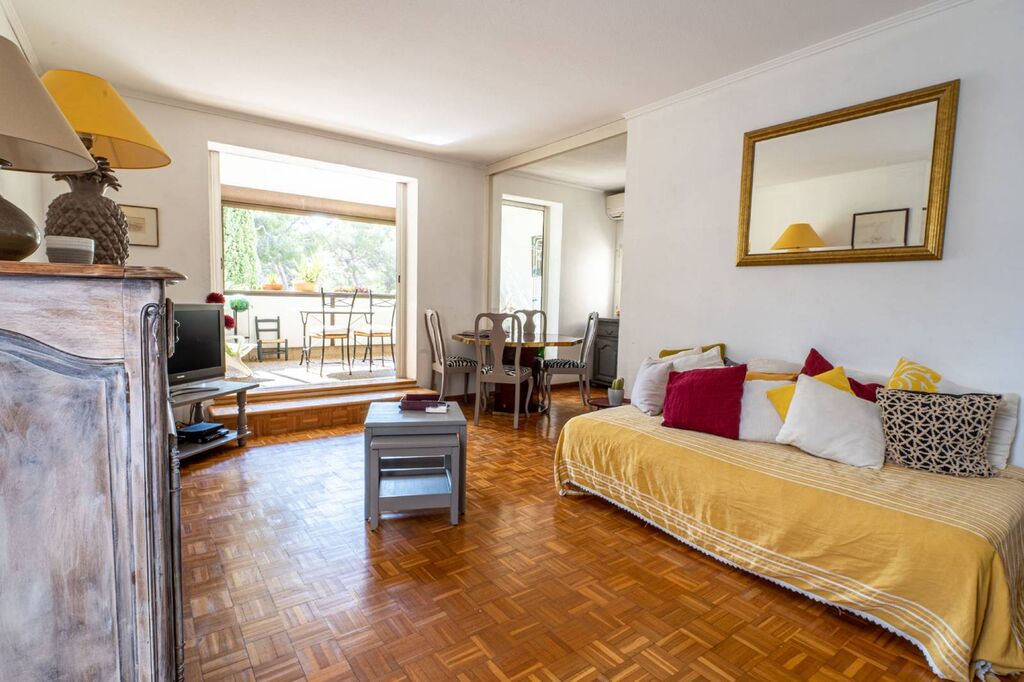 Appartement Cassis  T4 en rez-de-chaussée surélevé avec loggia dans résidence sécurisée avec parking