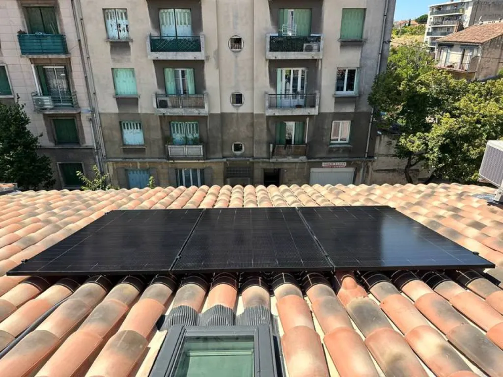 Pose de panneaux photovoltaïques Dmegc en 3KWC dès 7500€ à Marseille dans le 5ème