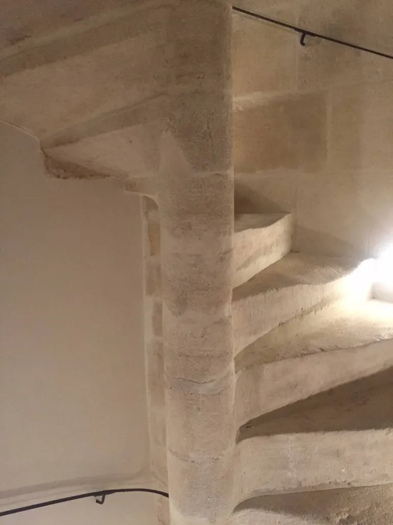 Superbe escaler à vis en pierre