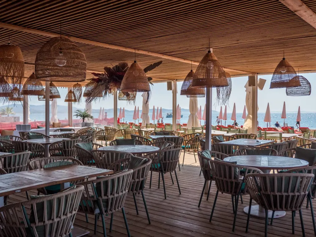 Installation sonorisation au restaurant le SAO PRAIA à Hyères Var 83