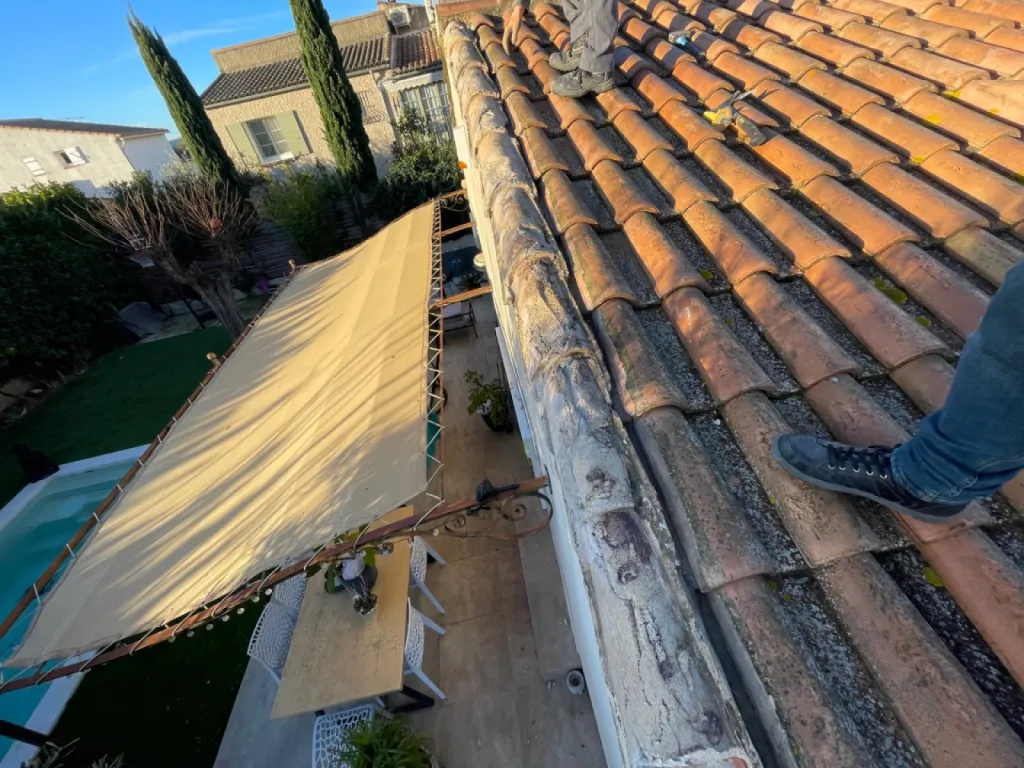 dépose ciment et tuiles de rive près de martigues