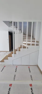 peinture escalier bi-couleur blanc et cire naturel en région parisienne 