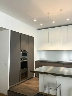 colonnes de cuisine intégrées en fenix gris londre