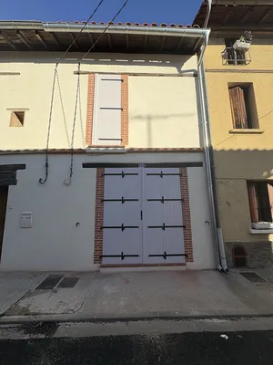 Installation de porte fenêtre et fenêtre sur mesure en PVC couleur blanc avec volets assorti chez un particuliers à Toulouse