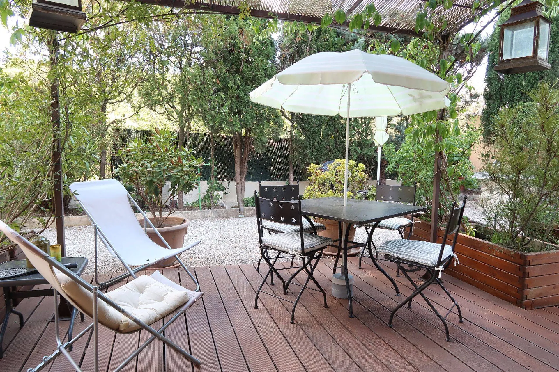 Appartement T2/3 Cassis au rez-de-chaussée d'une maison individuelle avec jardin privatif 