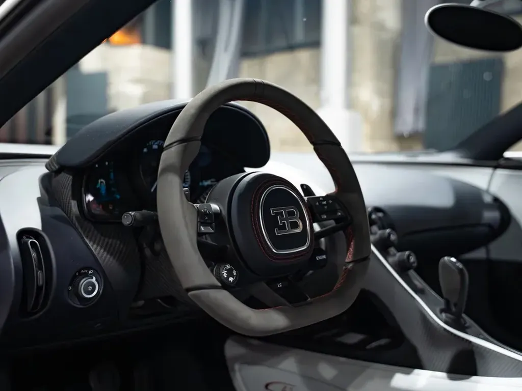 Volant Bugatti Chiron Sport carbone – Bordeaux