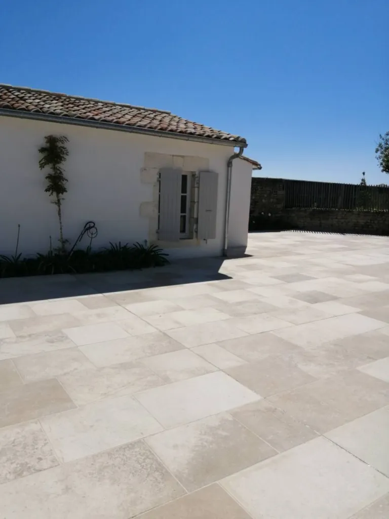 Dallage en pierre de Dordogne, livraison possible à Cannes et Mougins