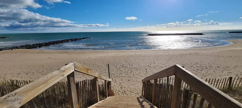 Location avec salle de sport et piscine chauffée bord de mer 150m à Vias-Plage