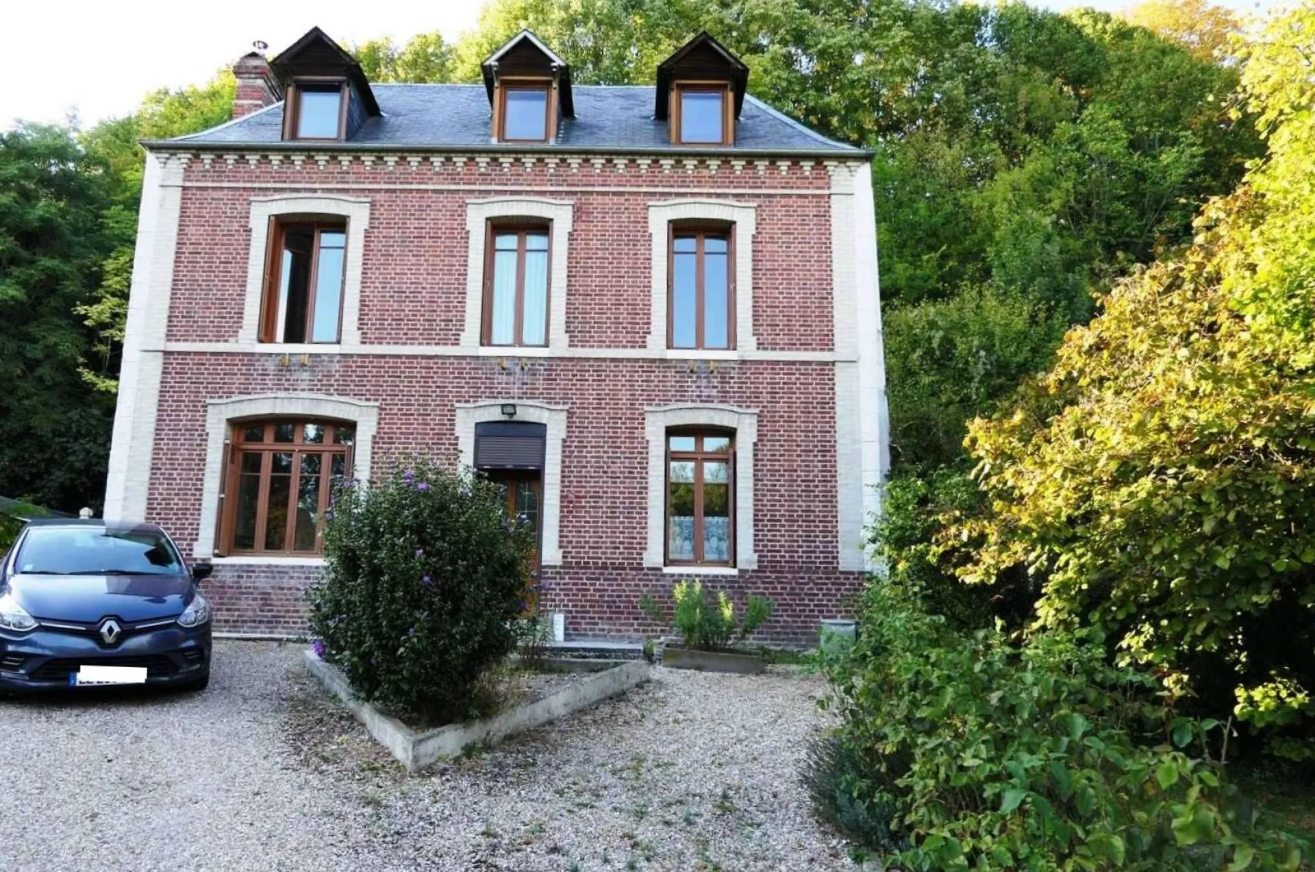 À vendre maison sur 4800 m² de terrain sur la commune de Feneuse 76410
