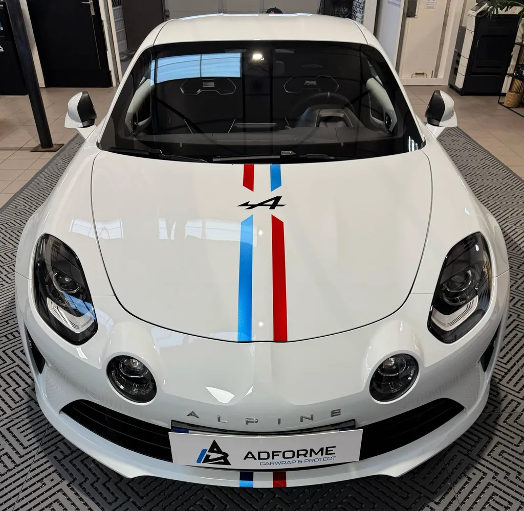 Changement de couleur pour cette Alpine A110 grâce au covering