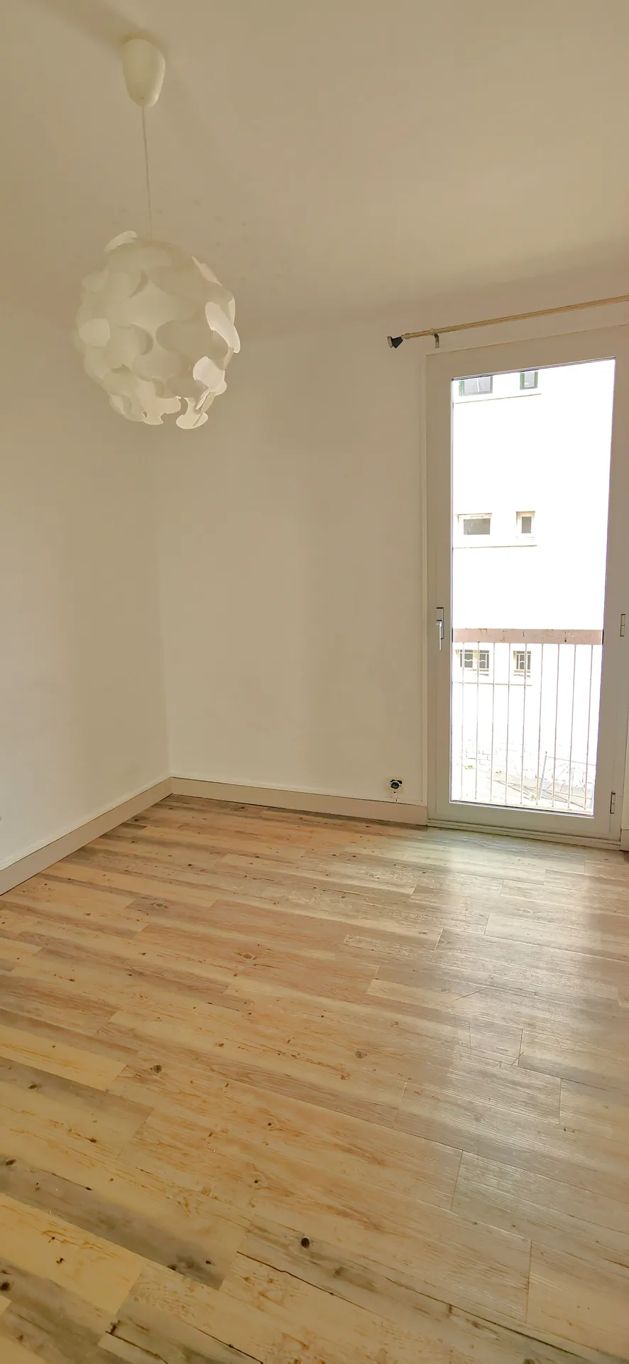 Vente appartement T3 Cassis  au 2ème étage d'un petit immeuble du centre avec balcon vue Cap Canaille