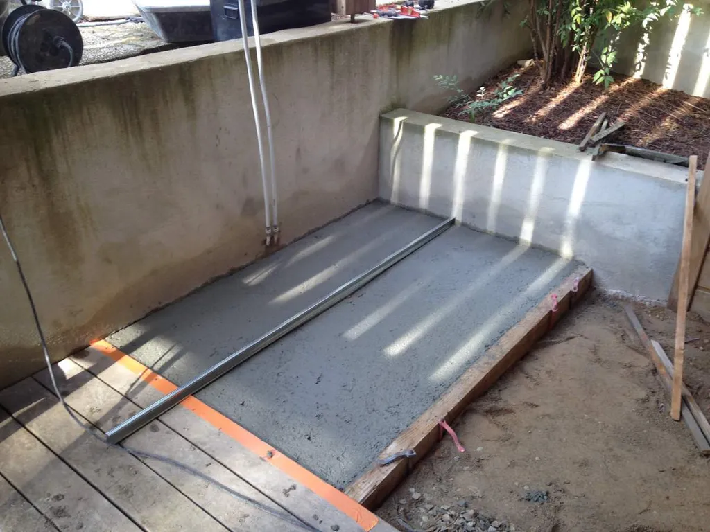 Réalisation d'un receveur de douche en béton lissé à Ventabren 13122