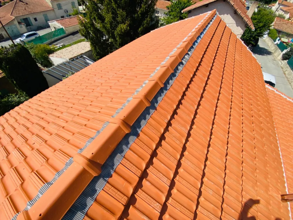 Réfection d’une toiture en tuiles plates de Marseille sur Port de Bouc près de Martigues