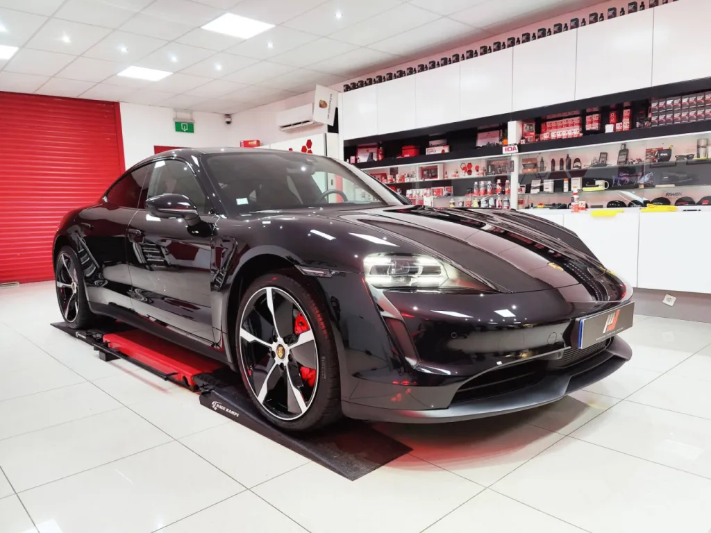 PORSCHE TAYCAN - TRAITEMENT CERAMIQUE GTECHNIQ A LILLE