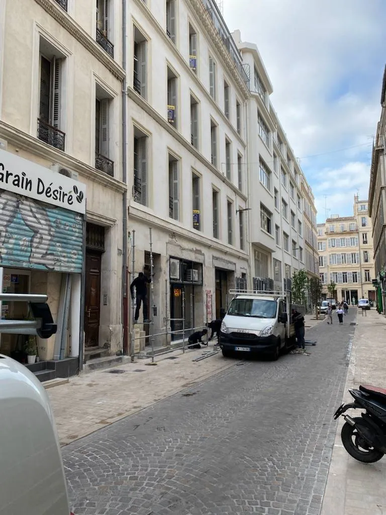 Rénovation de façade et d'embrasure de fenêtres d'un bâtiment ancien Bouches du Rhône