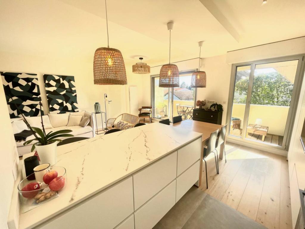 Vendu Très bel Appartement rénové Bordeaux Caudéran Centre 