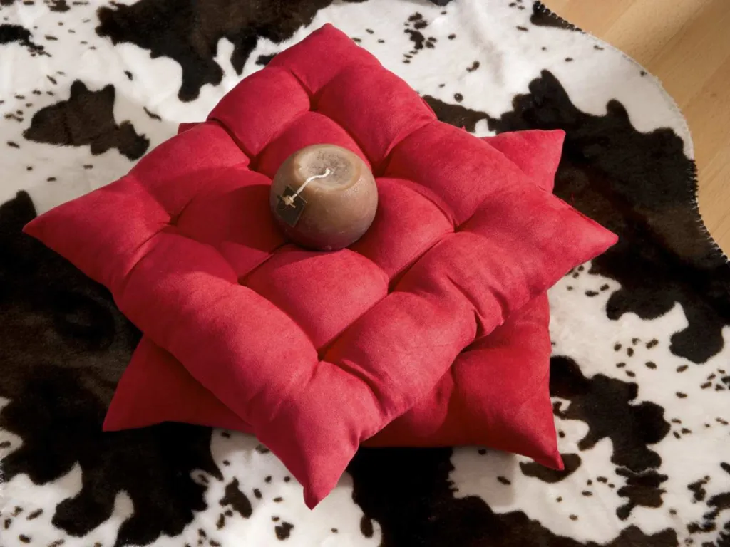 photographe linge de maison à Lyon zoom coussins rouge