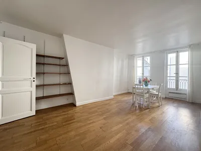 Exclusivité appartement meublé de 3 pièces proche du RER A de Saint Germain en Laye rue de Paris à proximité des commerces.
