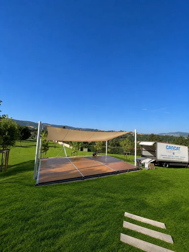 Location et installation de parquet de danse pour la mairie de sourcieux les mines en juin 2026