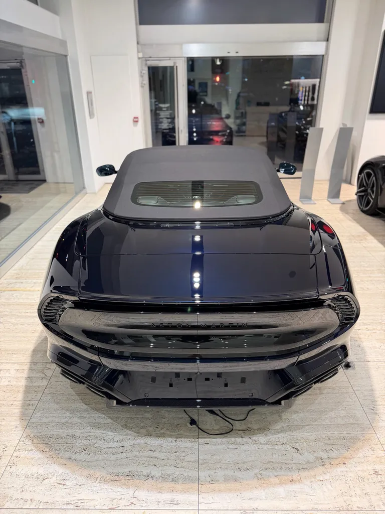 Aston Martin Vanquish Volante Pose de film PPF haut de gamme à Lyon Proche Tassin la demi lune 