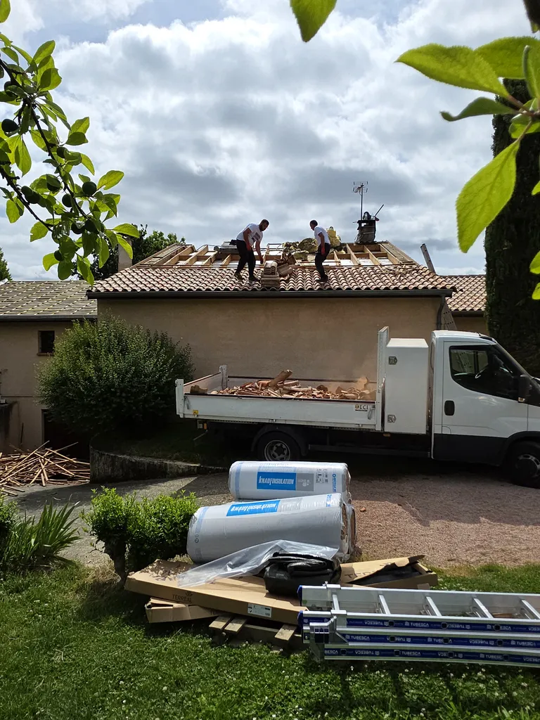 Réaliser une remise à neuf de toiture et renforcement de charpente à Uzès