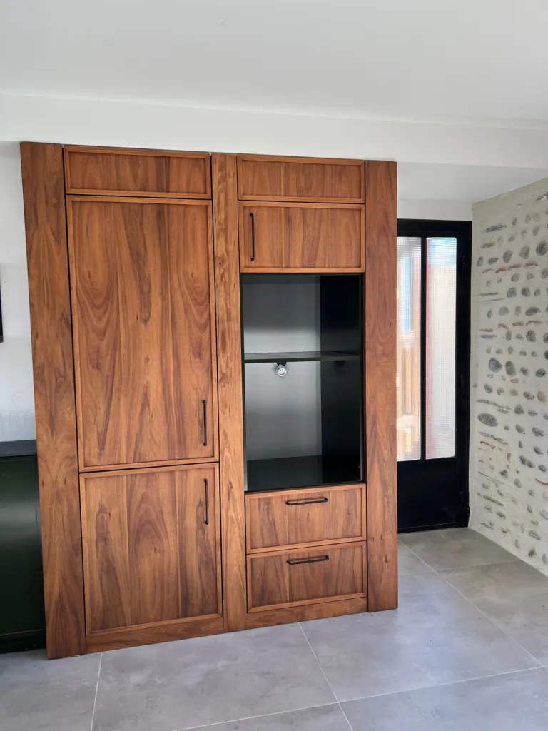  Fabrication d’une cuisine dans les Pyrénées