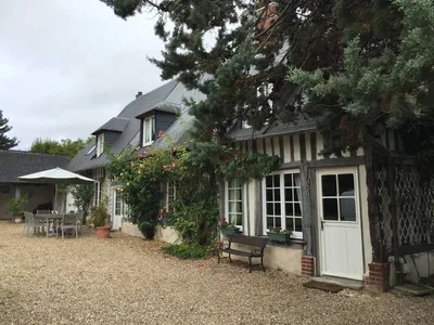 A découvrir charmante longère normande et son terrain de 2300 m² situé dans le Pays d'Auge 14