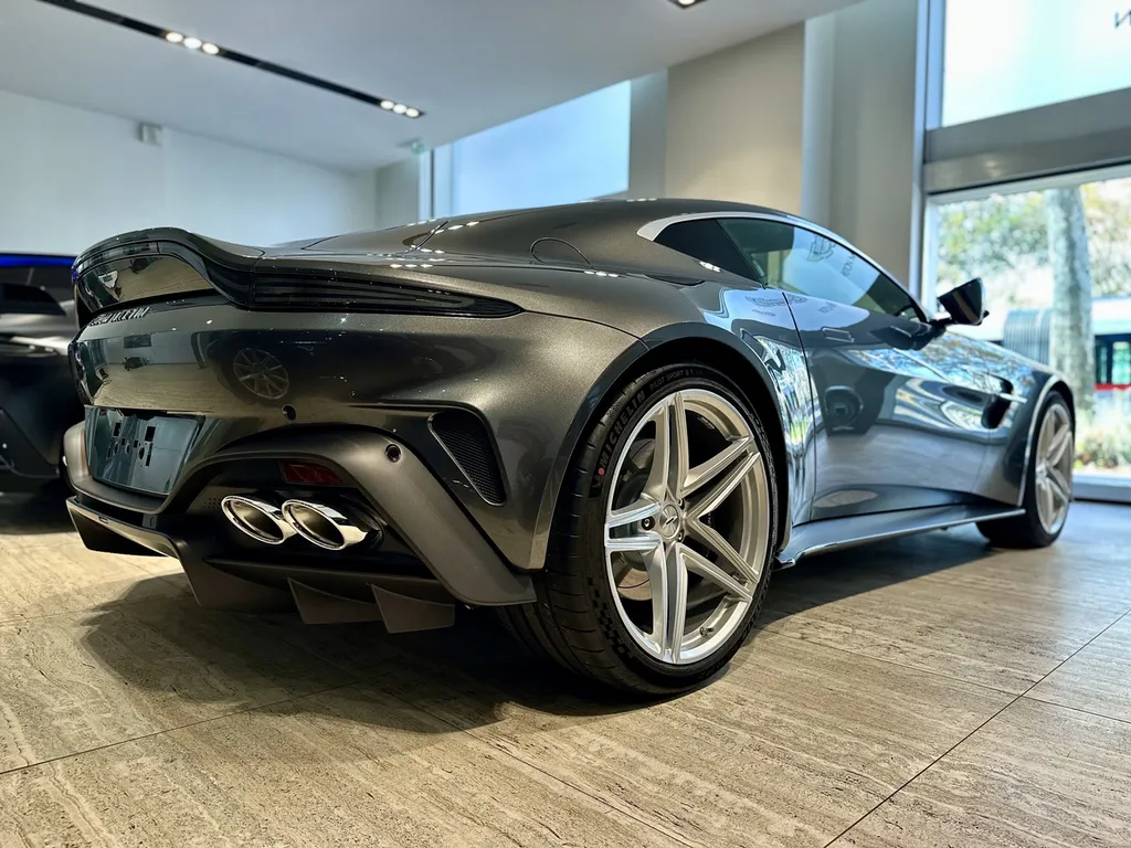 Traitement céramique Aston Martin Vantage DETAILING spécialiste voiture de sport sur Mornant 