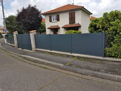 Fourniture et pose de clôture sur mesure en aluminium sur muret sur Mérignac en Gironde