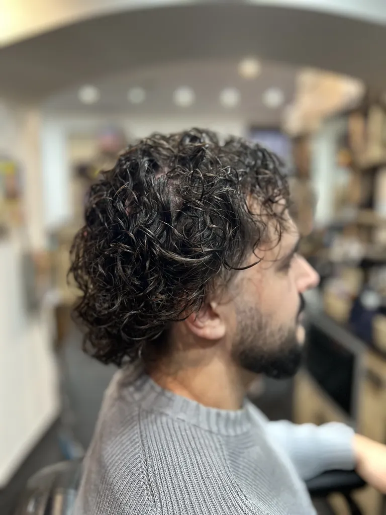 la permanente de profil