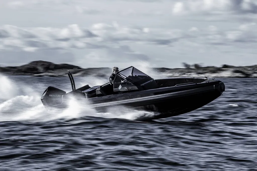 Bateau à moteur sportif Iron 707 à vendre à Six-Fours 