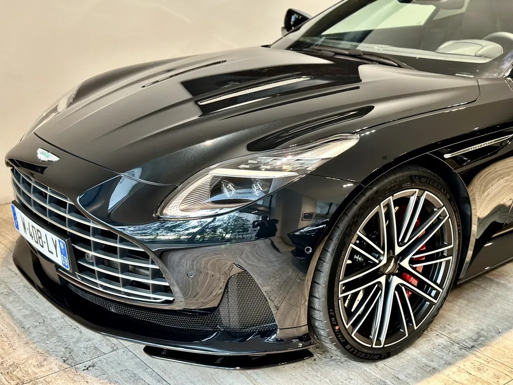 film plastique protection carrosserie film PPF Lyon traitement céramique DETAILING carosserie Aston Martin DB12 