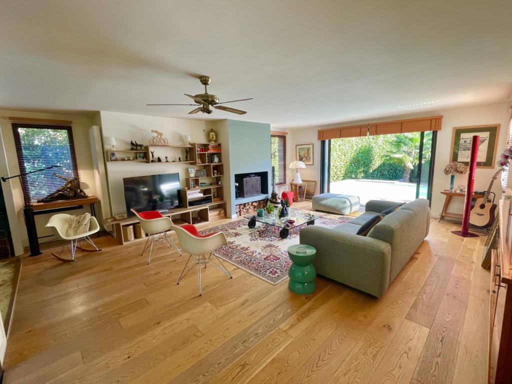 Maison rénovée avec piscine et stationnement Bordeaux Caudéran  