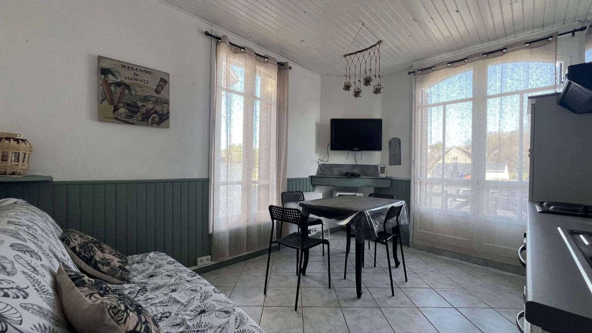 Ensemble immobilier avec 2 appartements 22m² et 13,5m² à rénover, idéal location saisonnière, à deux pas de la plage à Mesnil-Val 76910.