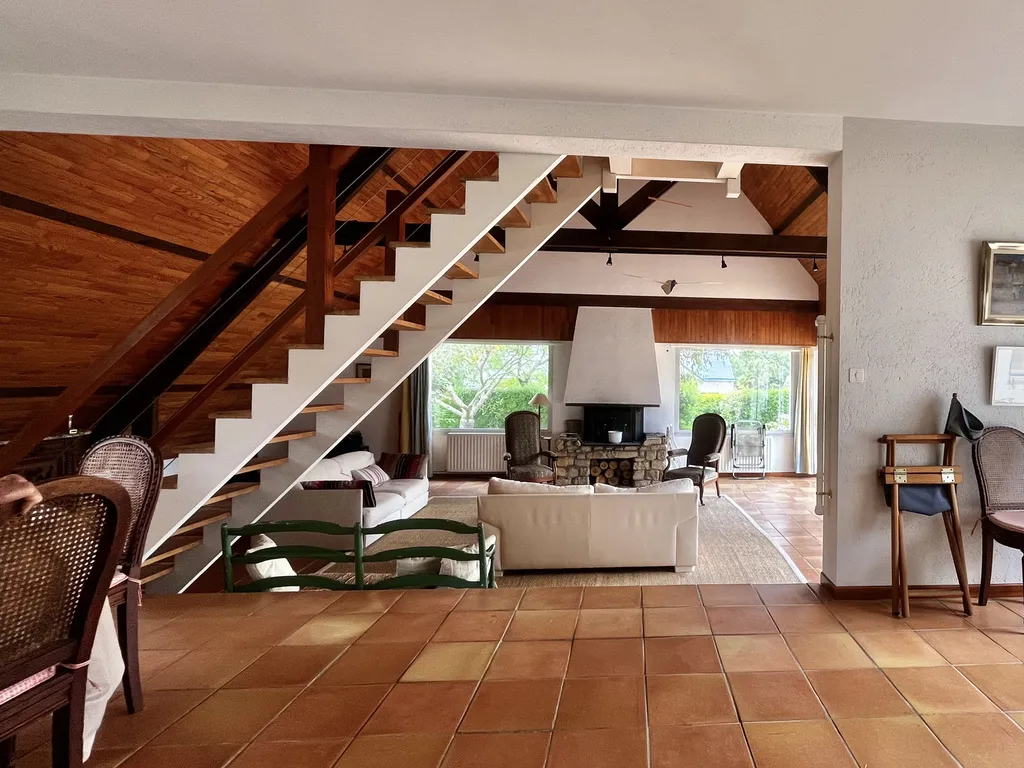 2632 - Grande maison sur un beau terrain