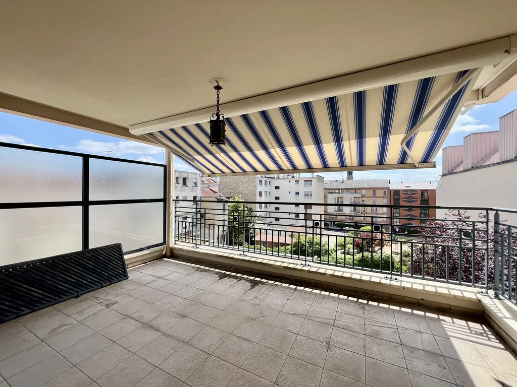 Terrasse plein centre du VESINET appartement à vendre chez Helix immobilier le VESINET